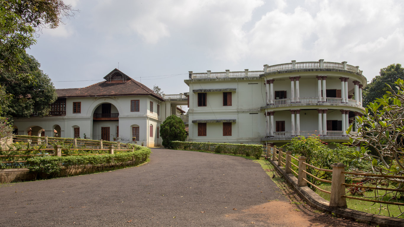 Hill Palace Museum, Tripunithara is nestled in the neighbouring vicinity of Cochin and is worth the visit. It is the largest archaeological museum in the state, former imperial administrative office and official residence of the royal highness of Cochin.