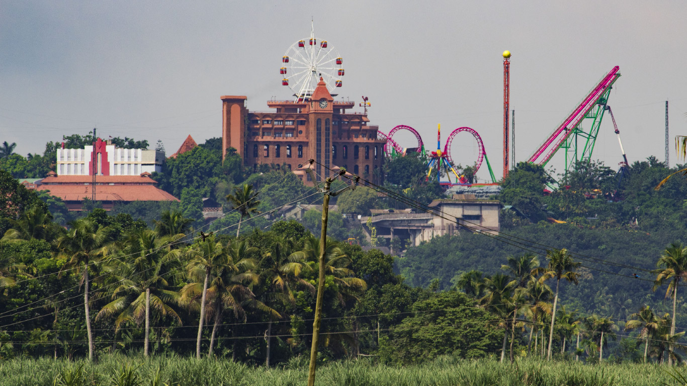 Wonderla Amusement Park will make you miss Disneyland a little less, as it’s India’s very own hamlet of happiness. Yes, there’s no better place to try something new or discover what you love to do! 